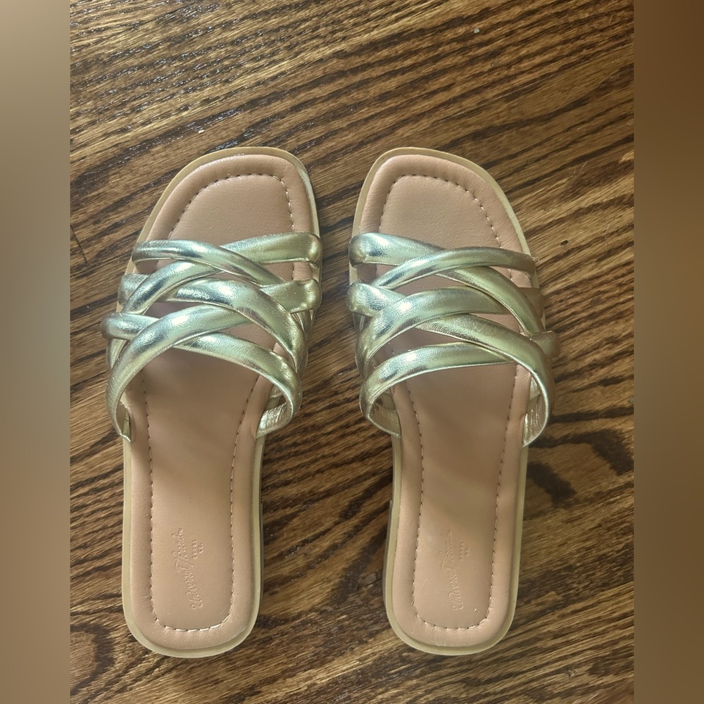 🟢Universal Thread Women's
Rian Slide Sandals Gold🟢